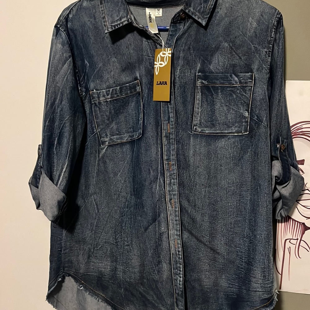 Women’s medium Laura fashion button up vest, long sleeve shirt
